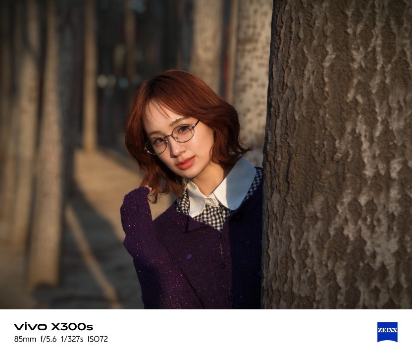 vivo X300s全面评测:把「长枪短炮」装进超能「小V单」