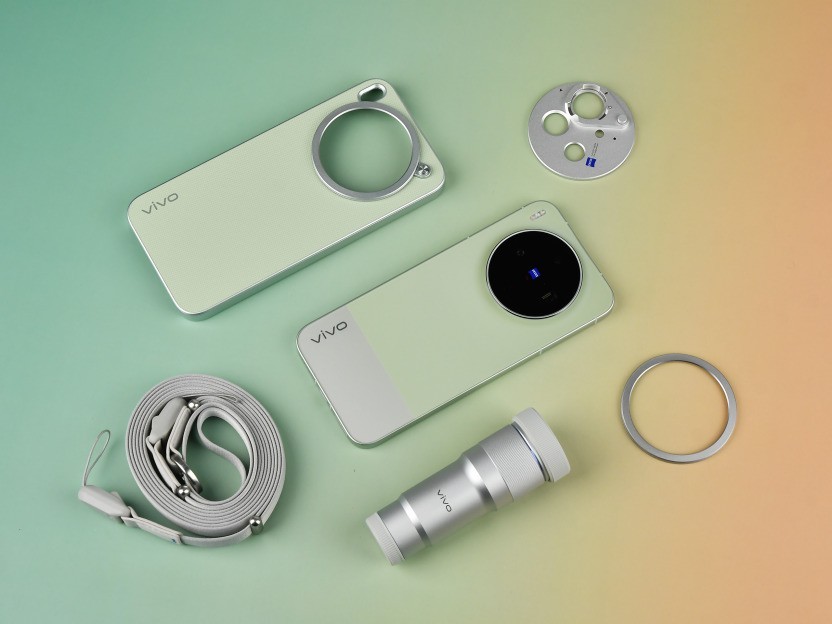 vivo X300s全面评测:把「长枪短炮」装进超能「小V单」