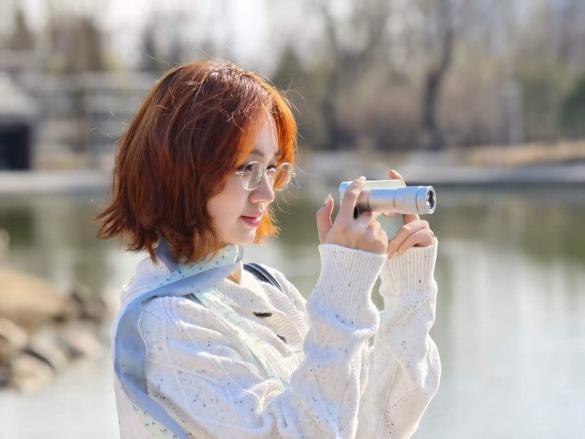 vivo X300s全面评测:把「长枪短炮」装进超能「小V单」