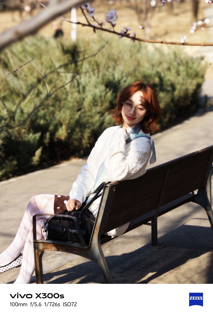 vivo X300s全面评测:把「长枪短炮」装进超能「小V单」