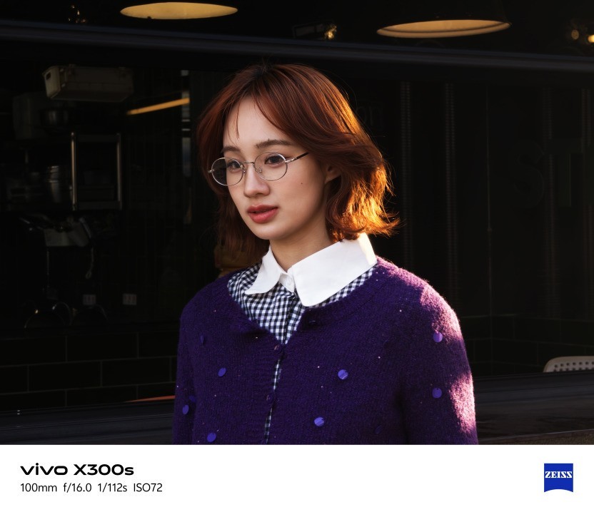 vivo X300s全面评测:把「长枪短炮」装进超能「小V单」