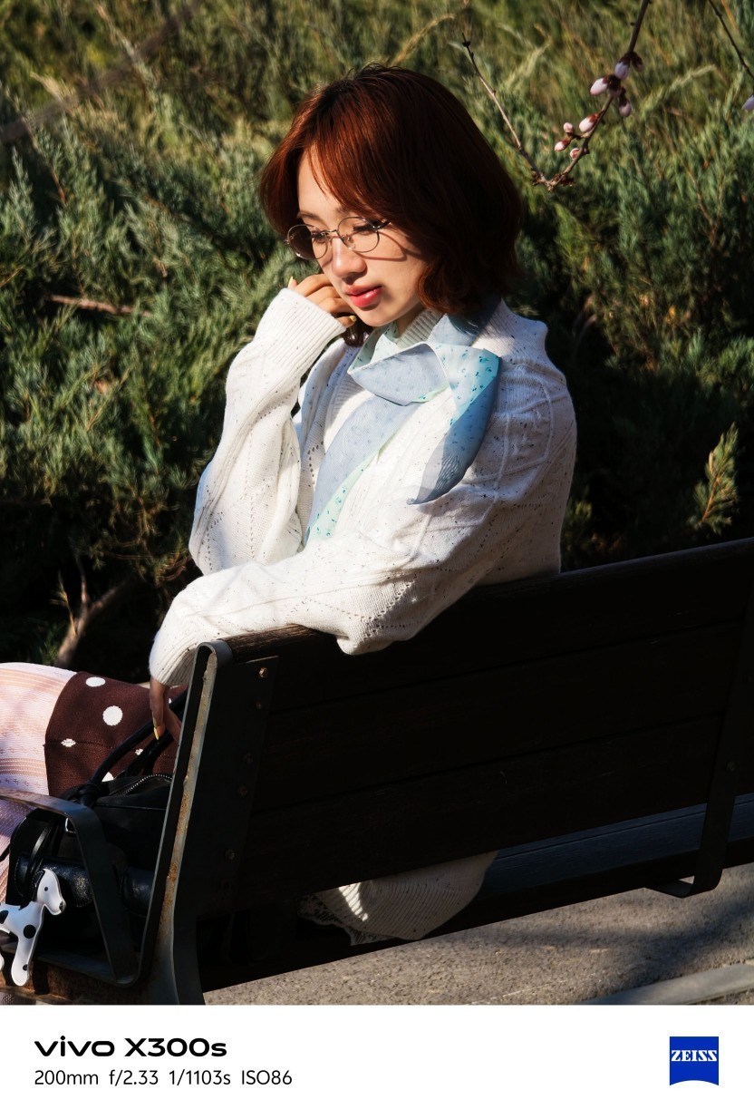 vivo X300s全面评测:把「长枪短炮」装进超能「小V单」