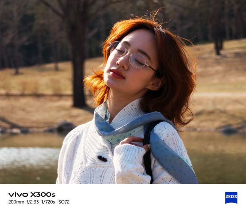 vivo X300s全面评测:把「长枪短炮」装进超能「小V单」