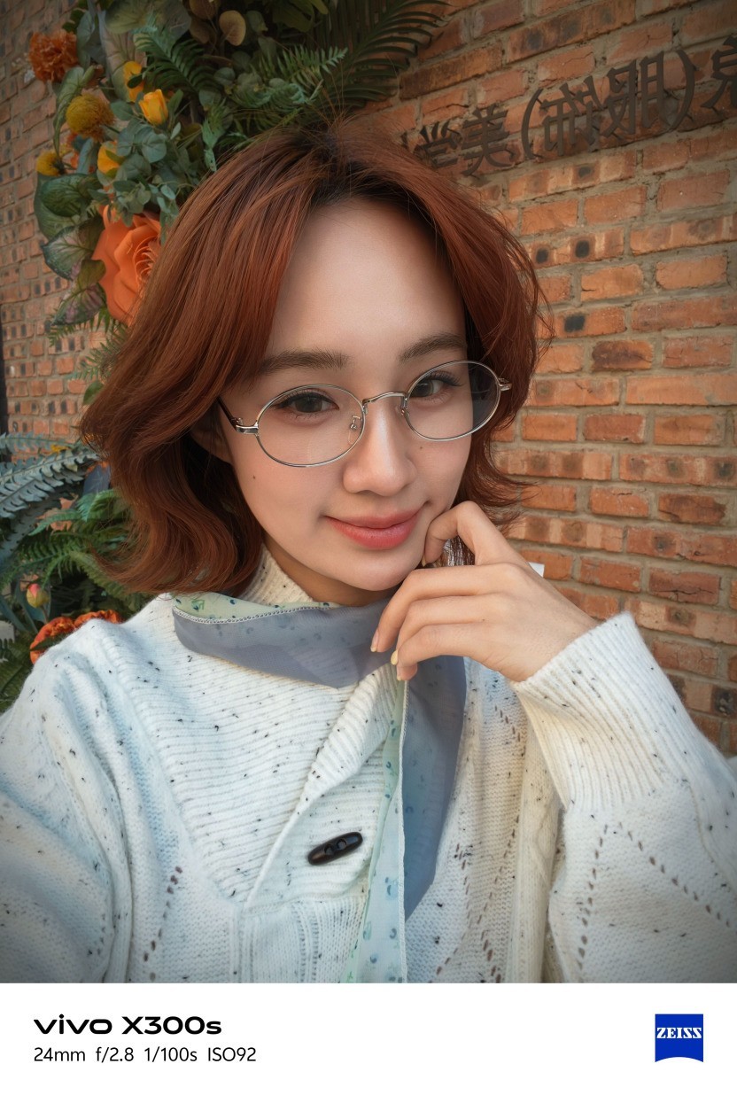 vivo X300s全面评测:把「长枪短炮」装进超能「小V单」