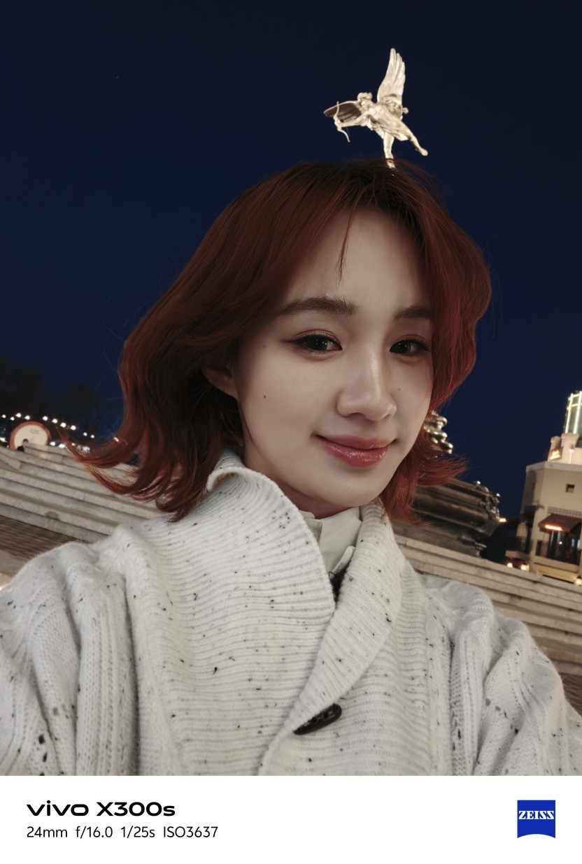 vivo X300s全面评测:把「长枪短炮」装进超能「小V单」