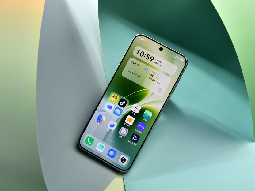 vivo X300s全面评测:把「长枪短炮」装进超能「小V单」