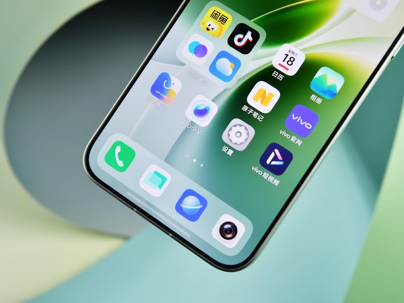 vivo X300s全面评测:把「长枪短炮」装进超能「小V单」