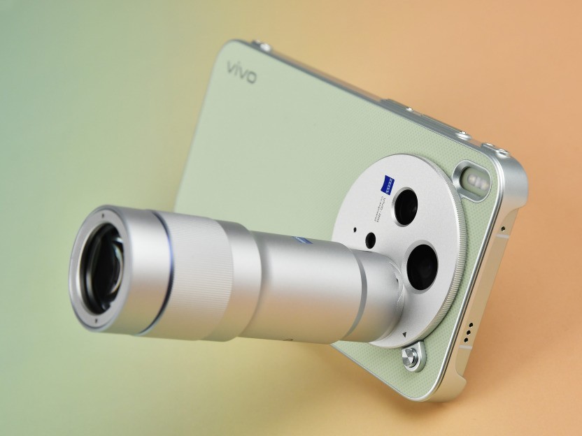 vivo X300s全面评测:把「长枪短炮」装进超能「小V单」