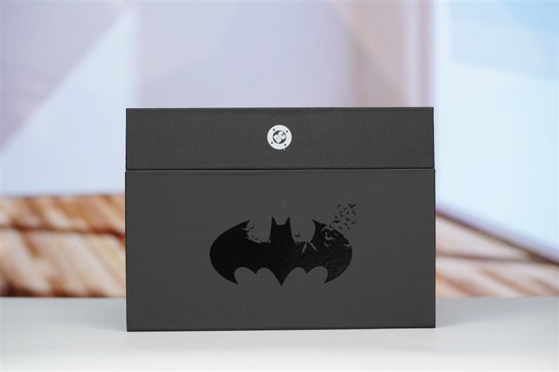 颜值拉满+配置能打 雷鸟Air 4 Pro蝙蝠侠限定版深度评测:76g的口袋巨幕 DC粉丝必冲