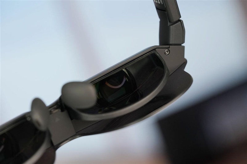 颜值拉满+配置能打 雷鸟Air 4 Pro蝙蝠侠限定版深度评测:76g的口袋巨幕 DC粉丝必冲