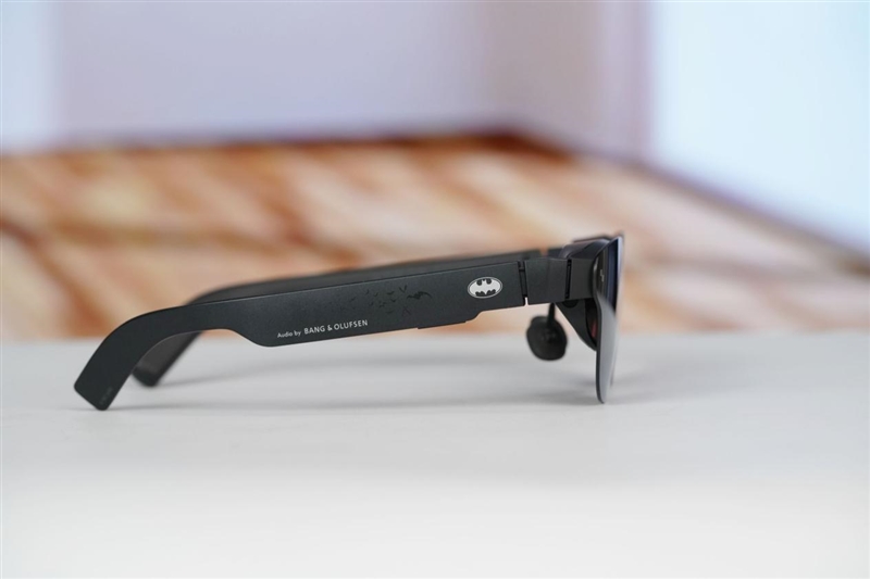 颜值拉满+配置能打 雷鸟Air 4 Pro蝙蝠侠限定版深度评测:76g的口袋巨幕 DC粉丝必冲