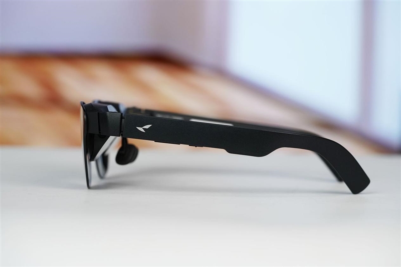 颜值拉满+配置能打 雷鸟Air 4 Pro蝙蝠侠限定版深度评测:76g的口袋巨幕 DC粉丝必冲