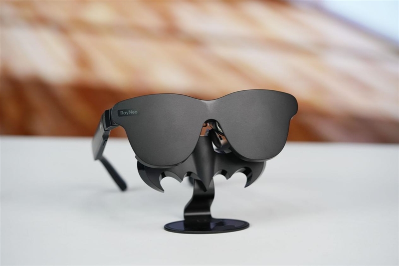 颜值拉满+配置能打 雷鸟Air 4 Pro蝙蝠侠限定版深度评测:76g的口袋巨幕 DC粉丝必冲