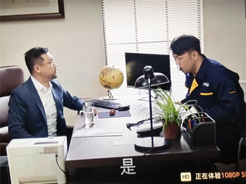 颜值拉满+配置能打 雷鸟Air 4 Pro蝙蝠侠限定版深度评测:76g的口袋巨幕 DC粉丝必冲