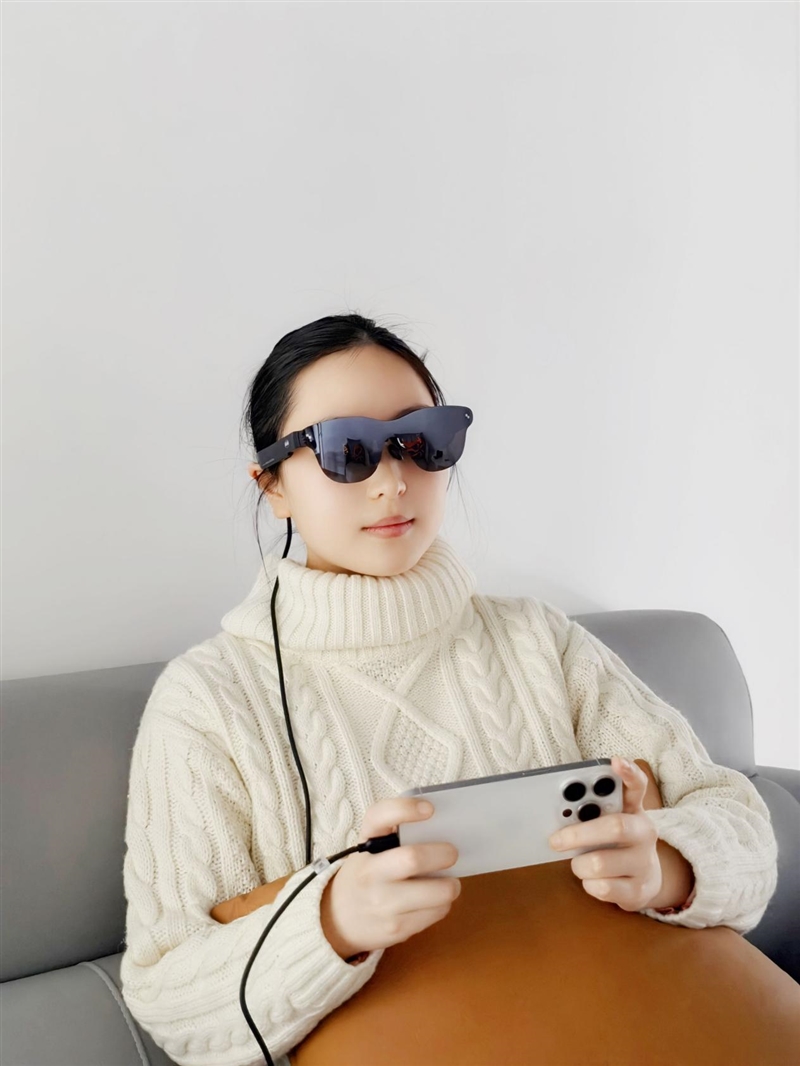 颜值拉满+配置能打 雷鸟Air 4 Pro蝙蝠侠限定版深度评测:76g的口袋巨幕 DC粉丝必冲