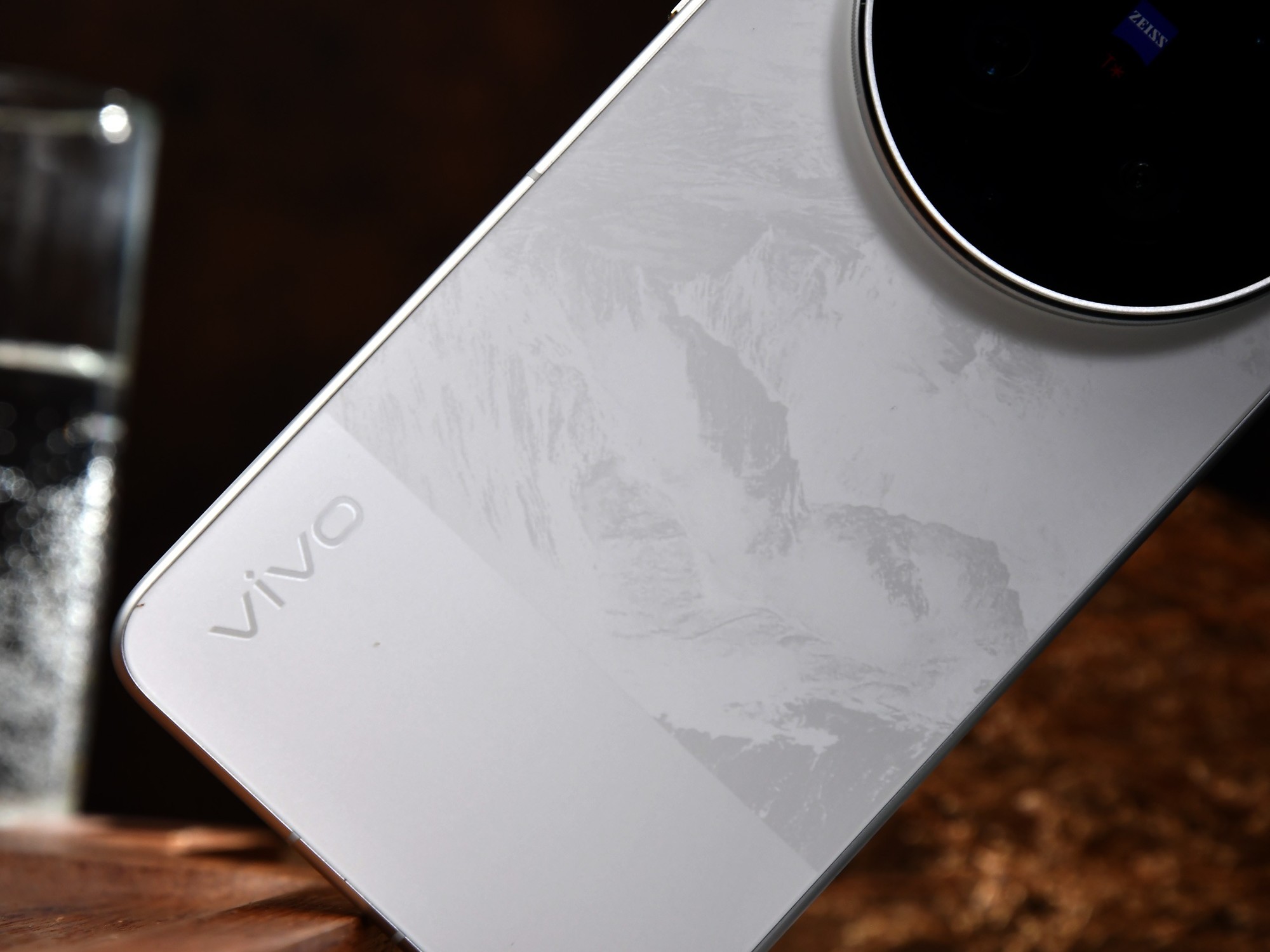 vivo X300 Ultra全面评测 手机里的“专业V单”究竟有多能打？