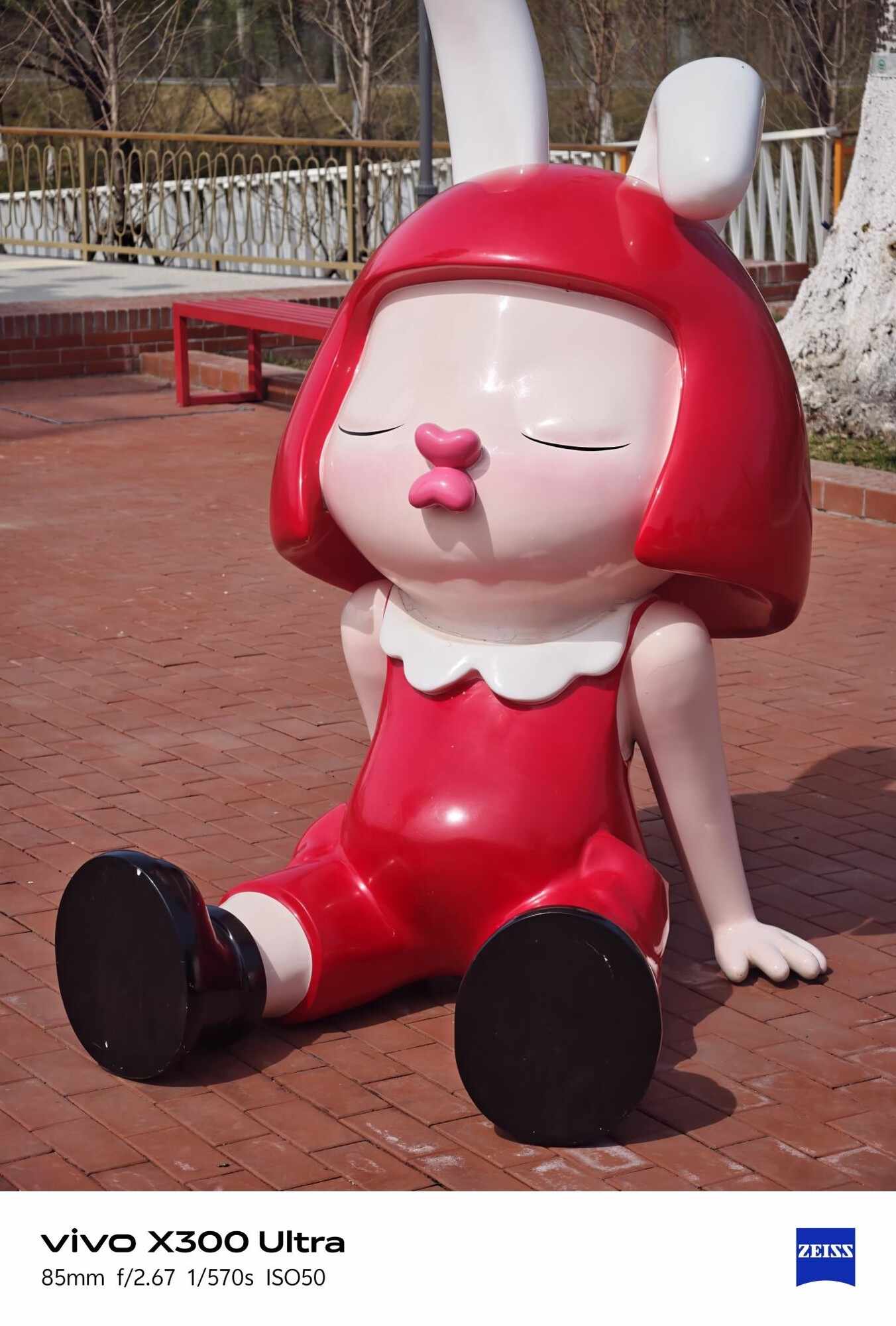 vivo X300 Ultra全面评测 手机里的“专业V单”究竟有多能打？