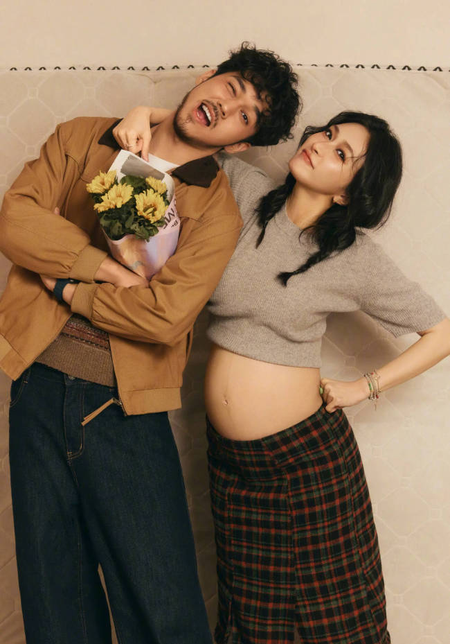 陈牧驰陈冰官宣得子！晒一家三口碰拳照温馨有爱