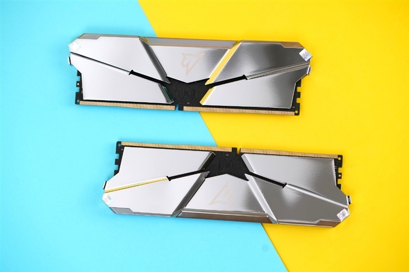 DDR4-3600 vs DDR5-5600游戏实测：低延迟与高带宽谁更适合游戏