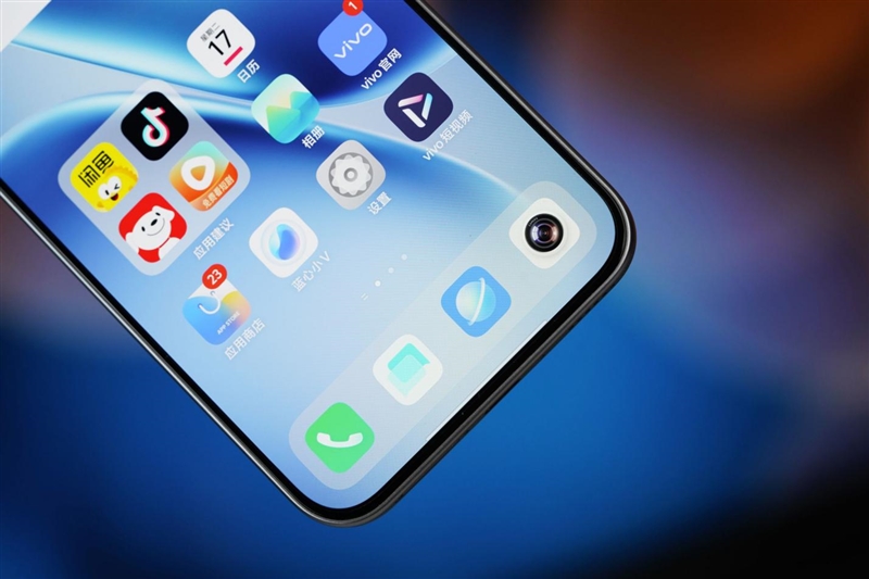 全大核性能旗舰 iQOO Z11 深度评测：165Hz 丝滑体验 游戏党真正的性价比利器