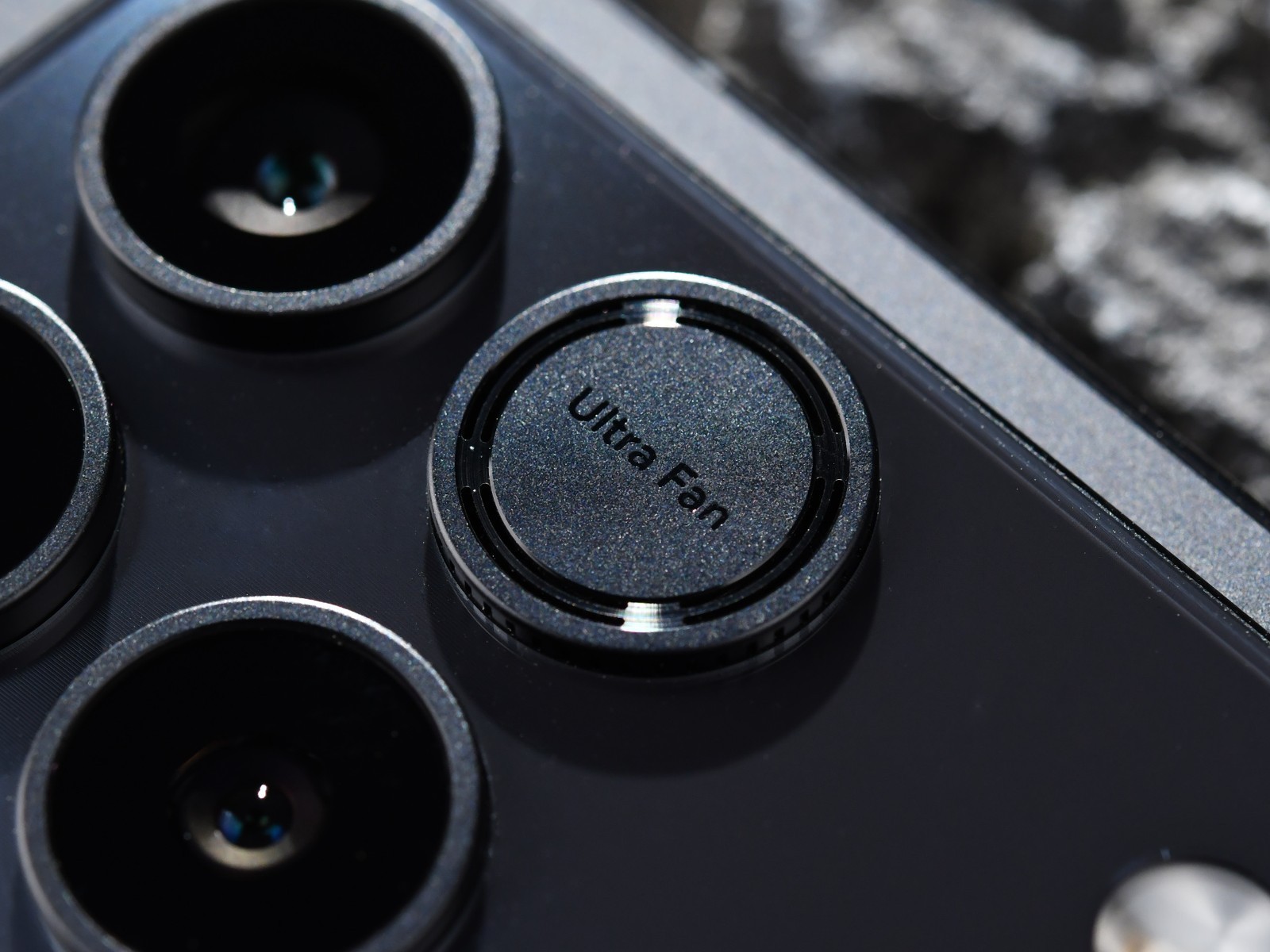 当手机开始“吹空调”：一场跨越十五年的散热攻防战