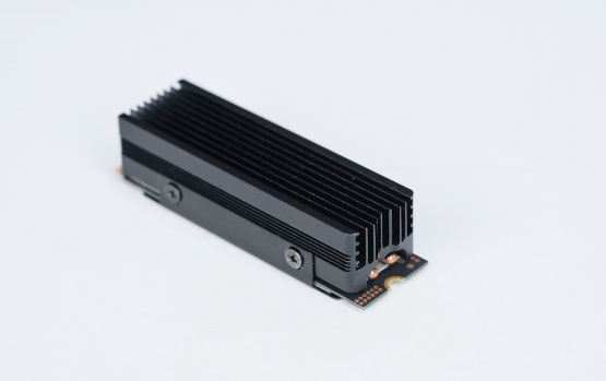 还有比它更强的OEM固态吗!长江存储PC550 1TB评测:不用散热片也能满速的PCIe 5.0 SSD