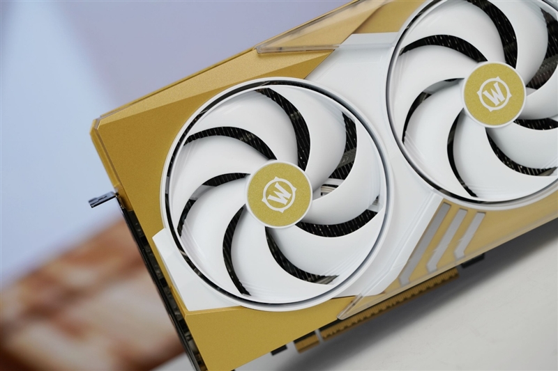 选择虚空还是圣光？微星RTX 5070魔兽世界至暗之夜联名显卡评测：设计精致性能强劲 陪你继续征战艾泽拉斯