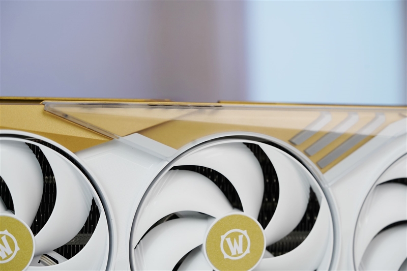 选择虚空还是圣光？微星RTX 5070魔兽世界至暗之夜联名显卡评测：设计精致性能强劲 陪你继续征战艾泽拉斯