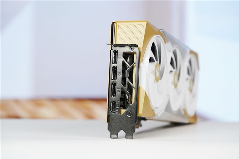 选择虚空还是圣光？微星RTX 5070魔兽世界至暗之夜联名显卡评测：设计精致性能强劲 陪你继续征战艾泽拉斯