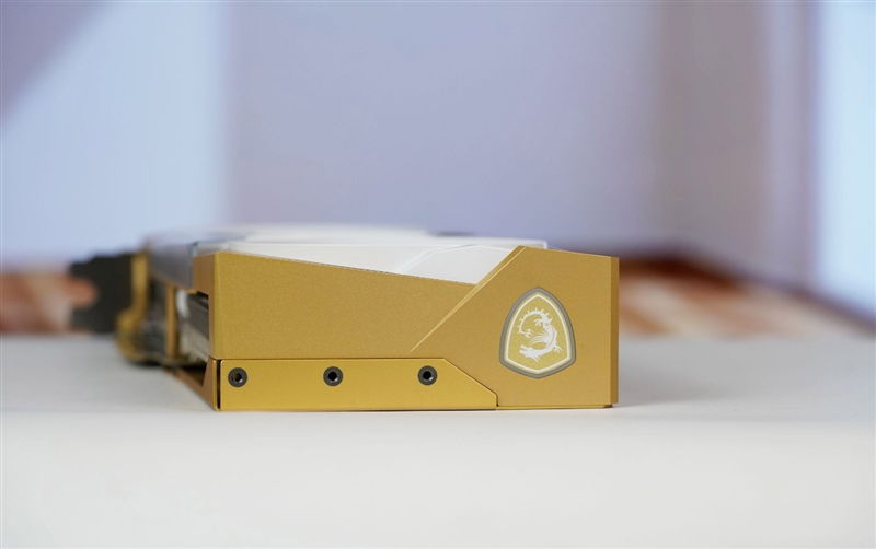 选择虚空还是圣光？微星RTX 5070魔兽世界至暗之夜联名显卡评测：设计精致性能强劲 陪你继续征战艾泽拉斯