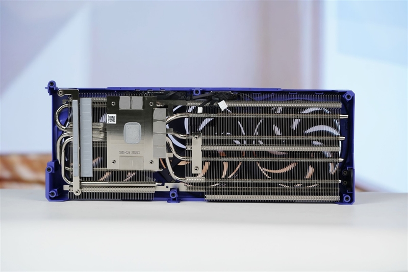 选择虚空还是圣光？微星RTX 5070魔兽世界至暗之夜联名显卡评测：设计精致性能强劲 陪你继续征战艾泽拉斯