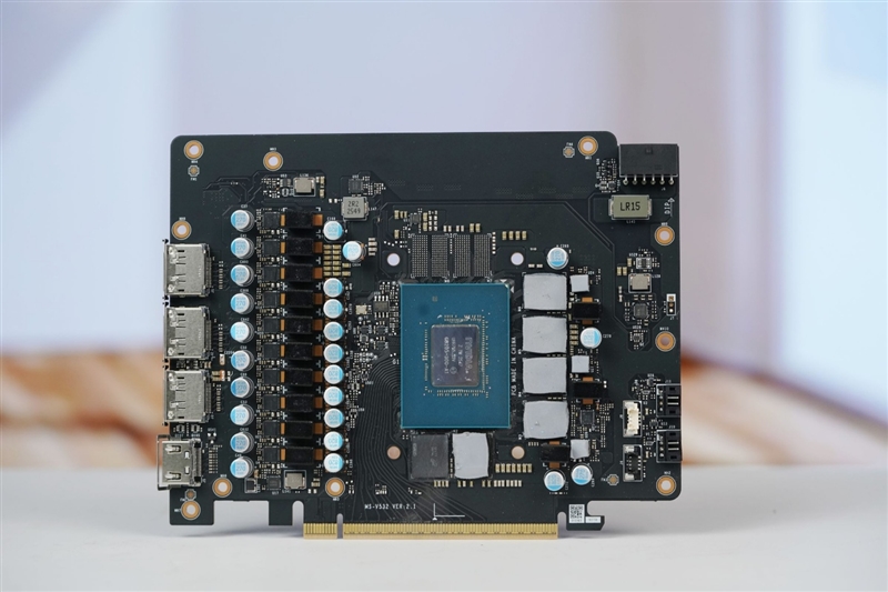 选择虚空还是圣光？微星RTX 5070魔兽世界至暗之夜联名显卡评测：设计精致性能强劲 陪你继续征战艾泽拉斯