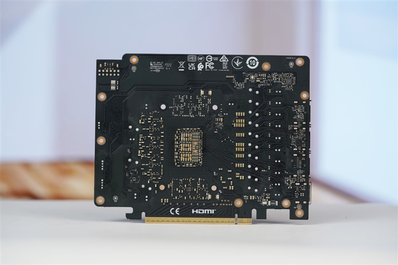 选择虚空还是圣光？微星RTX 5070魔兽世界至暗之夜联名显卡评测：设计精致性能强劲 陪你继续征战艾泽拉斯