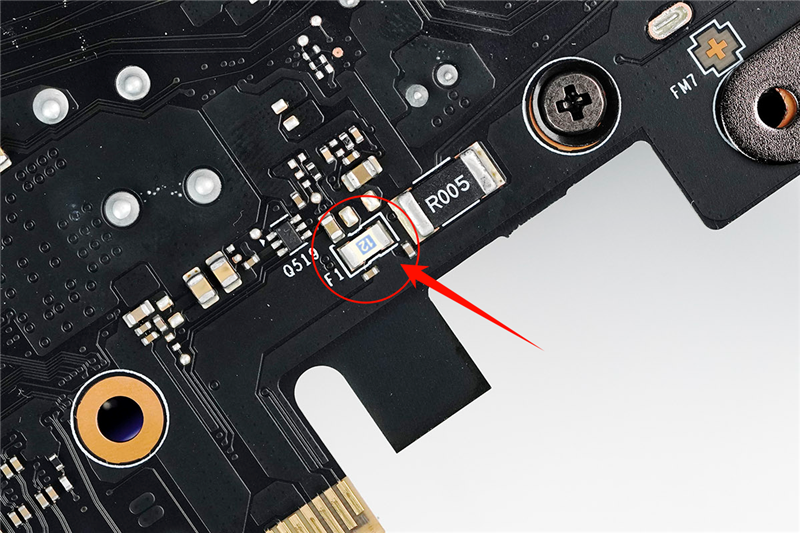 选择虚空还是圣光？微星RTX 5070魔兽世界至暗之夜联名显卡评测：设计精致性能强劲 陪你继续征战艾泽拉斯