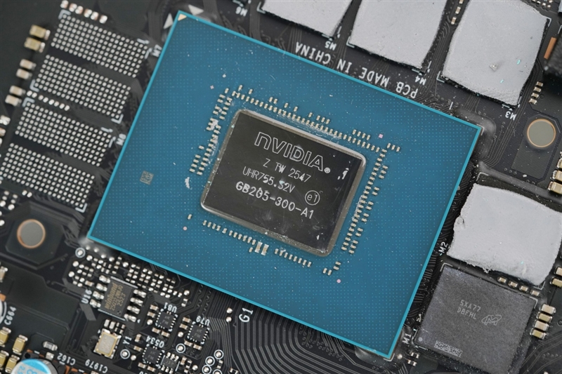 选择虚空还是圣光？微星RTX 5070魔兽世界至暗之夜联名显卡评测：设计精致性能强劲 陪你继续征战艾泽拉斯