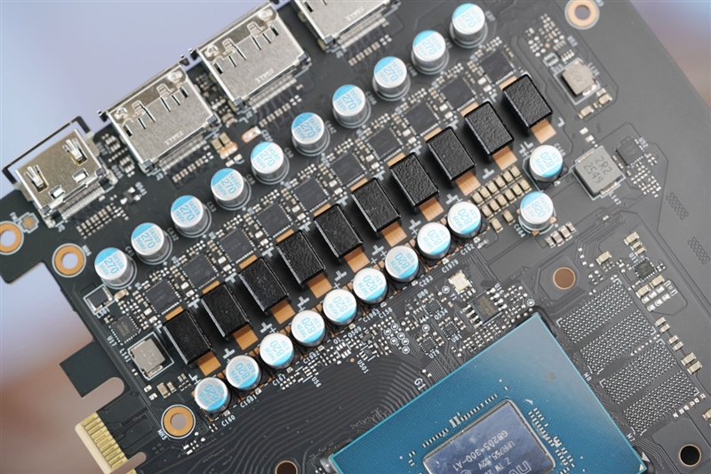 选择虚空还是圣光？微星RTX 5070魔兽世界至暗之夜联名显卡评测：设计精致性能强劲 陪你继续征战艾泽拉斯