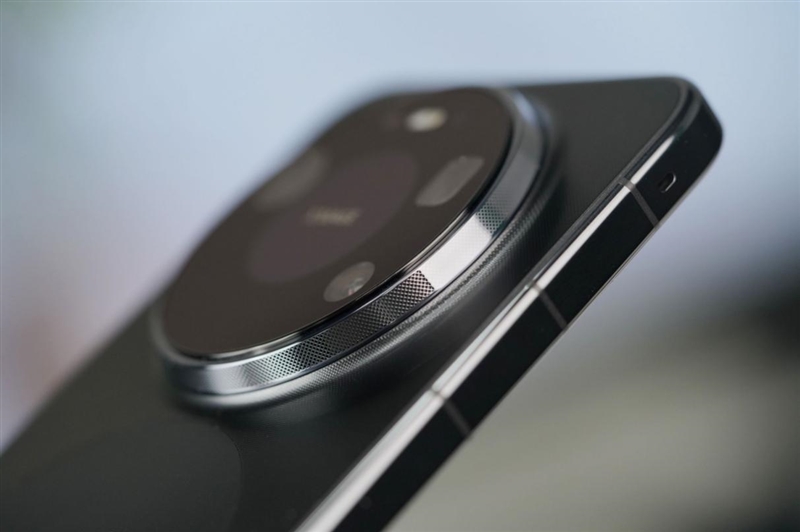 最强麒麟芯+自研风冷 华为Mate80 Pro MAX 风驰版全面评测：涡轮散热封神 性能稳到骨子里