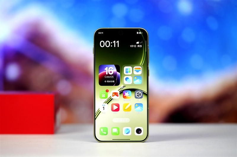 小屏不妥协配置反升级！一加15T手机深度评测：小巧玲珑的满血性能旗舰