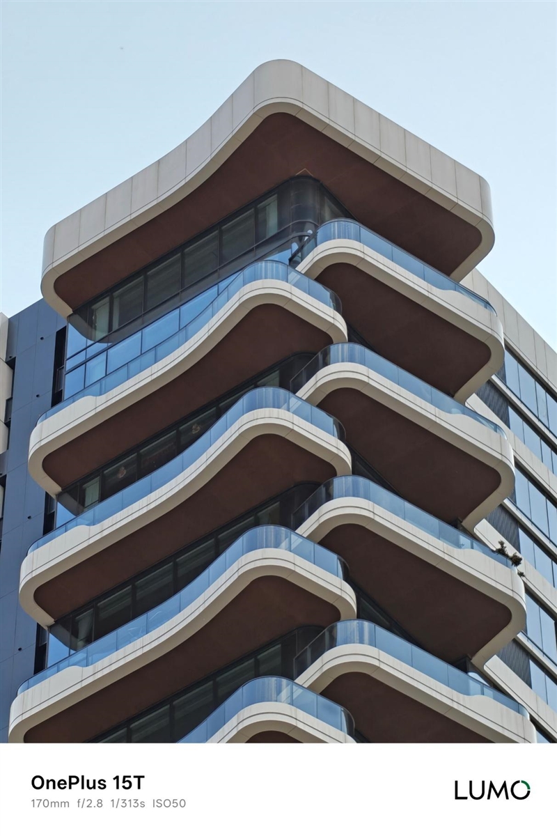 小屏不妥协配置反升级！一加15T手机深度评测：小巧玲珑的满血性能旗舰