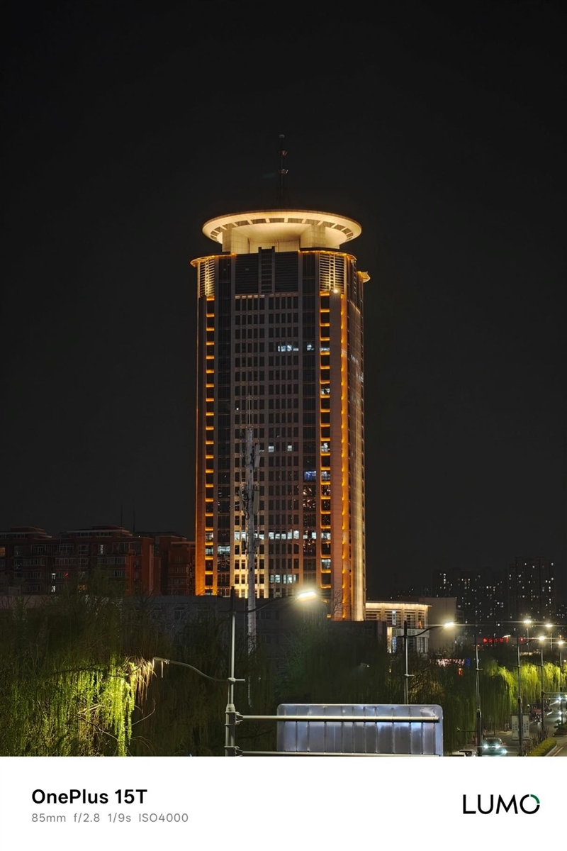 小屏不妥协配置反升级！一加15T手机深度评测：小巧玲珑的满血性能旗舰