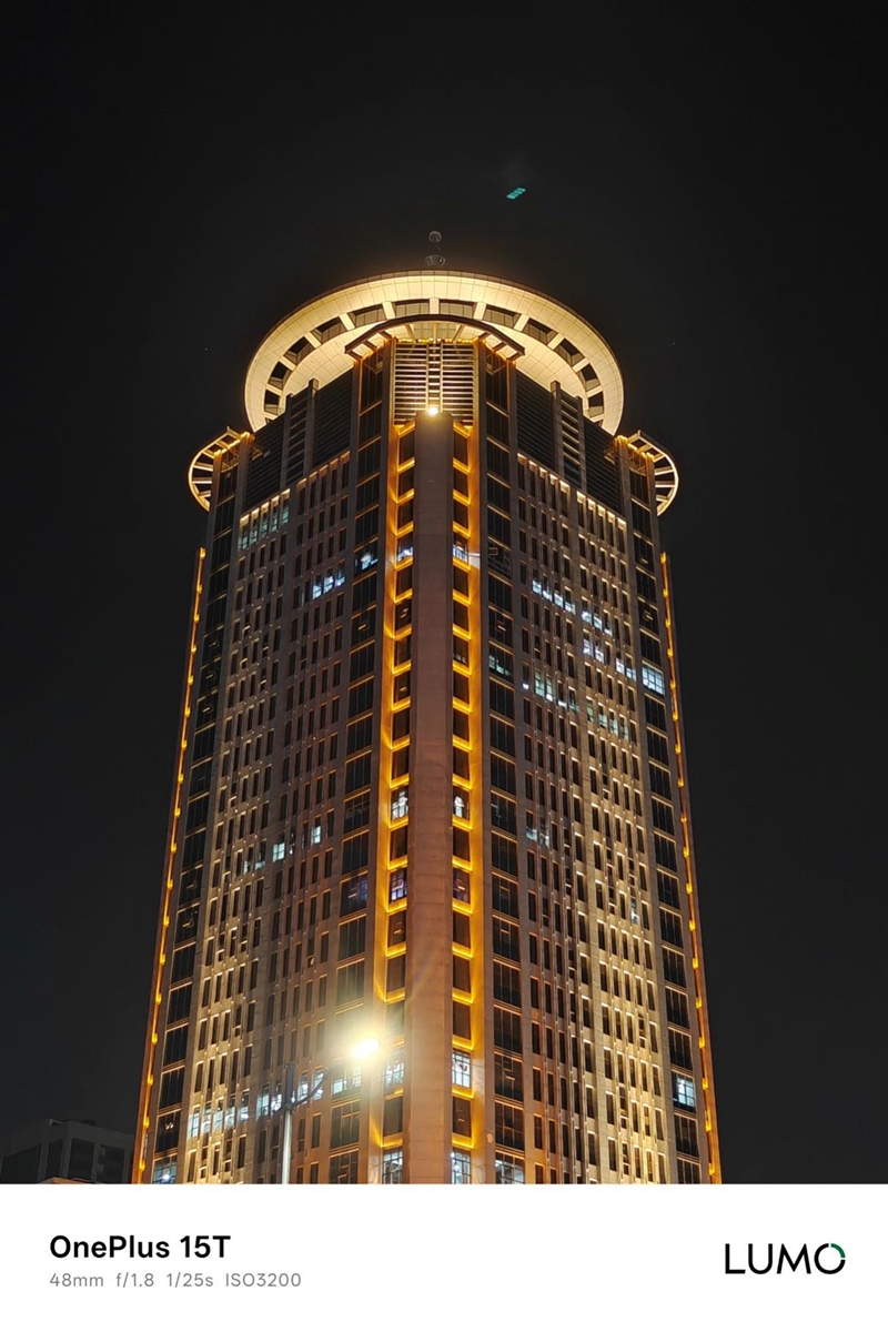 小屏不妥协配置反升级！一加15T手机深度评测：小巧玲珑的满血性能旗舰