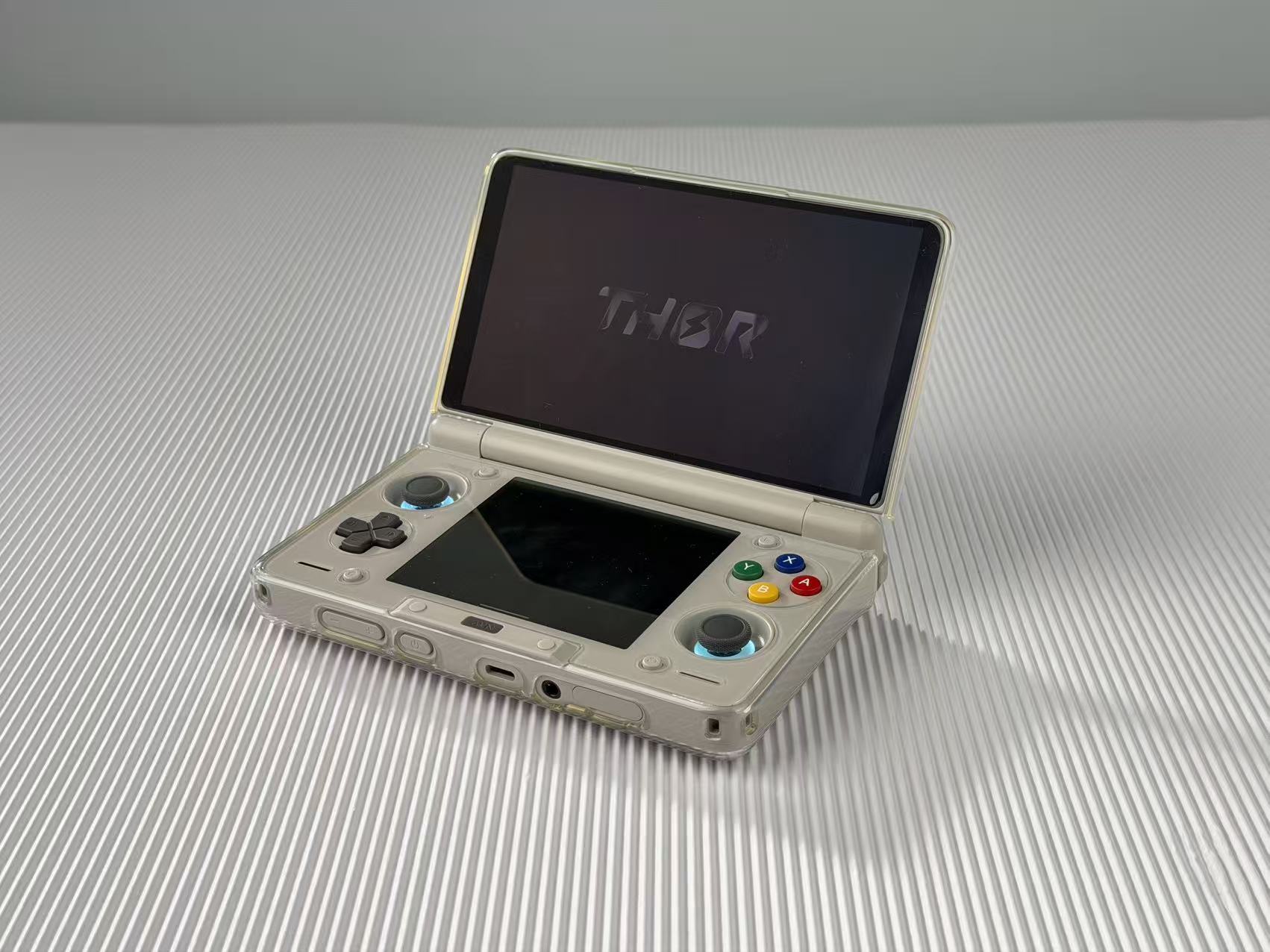 AYNThor全面评测 寨机和大厂掌机哪个更实用?