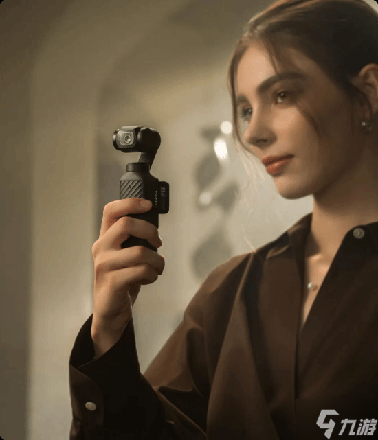 2999元起！大疆发布Osmo Pocket 4 一英寸口袋云台相机