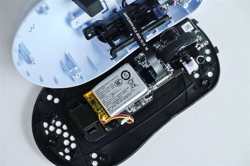 39g无打孔+原生双8K！雷柏VT0 Air MAX / VT3s Air MAX鼠标评测：轻到飞起还快到极致