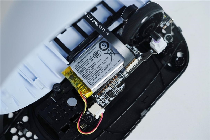 39g无打孔+原生双8K！雷柏VT0 Air MAX / VT3s Air MAX鼠标评测：轻到飞起还快到极致