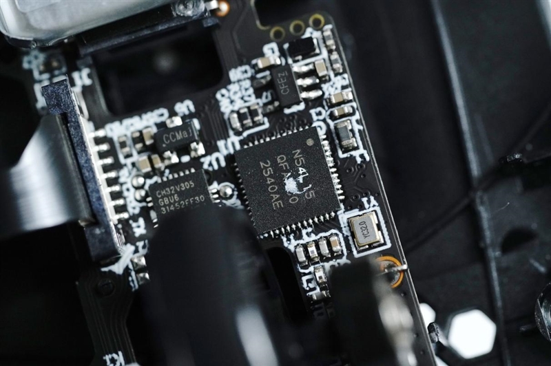 39g无打孔+原生双8K！雷柏VT0 Air MAX / VT3s Air MAX鼠标评测：轻到飞起还快到极致